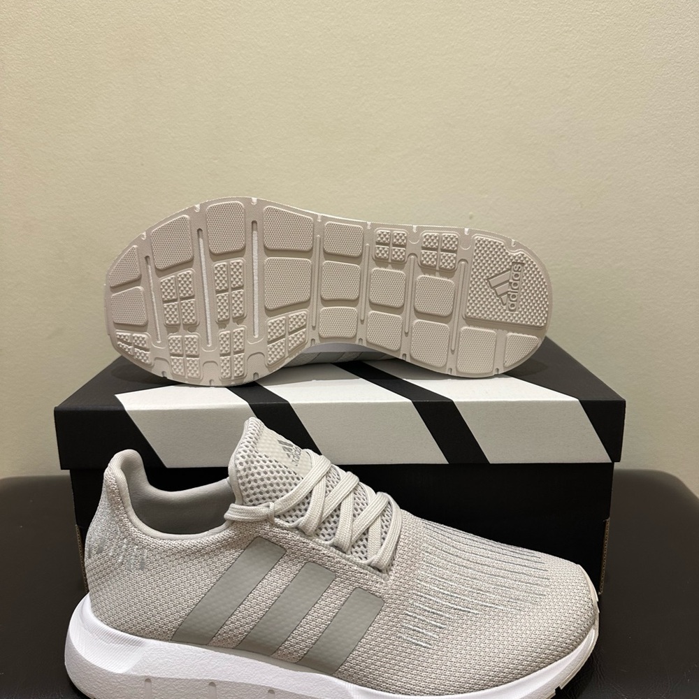 NIB Women Adidas Swift Run 1.0 Running Shoes Grey/ Silver Metal ID0108 - Picture 6 of 7